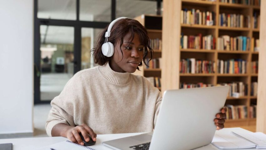 image-étudiant-apprenant-en-ligne