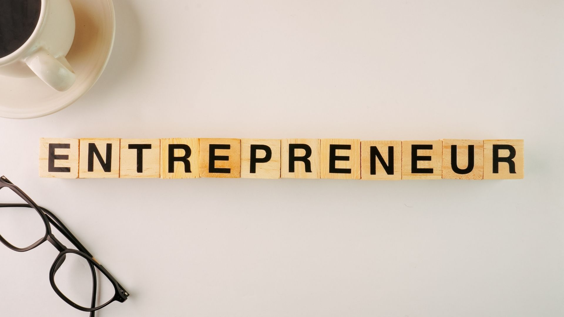 Comment équilibrer études et entrepreneuriat : Conseils pour les étudiants ambitieux