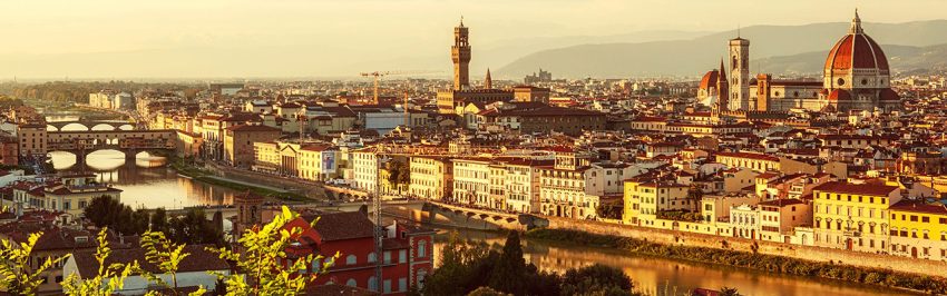 vue panoramique de Florence, en Italie, illuminée par la lumière dorée du crépuscule