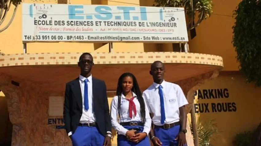 étudiants devant l'institut