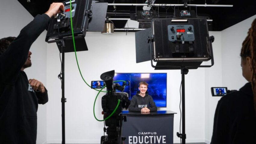 Des étudiants d'ISA en cours d'audiovisuel