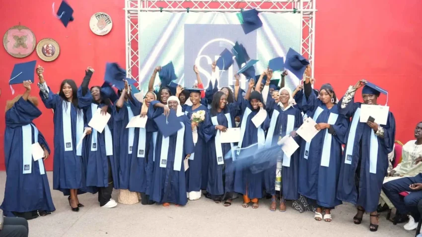 Étudiants d'ISMOD rayonnants et diplômés