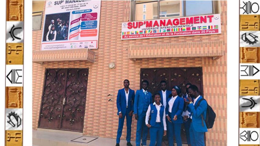 Étudiants devant SupManagement Sénégal